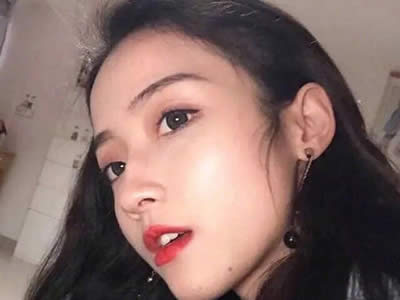 追女生老是被动聊天怎么办?怎么主动追女生聊天?
