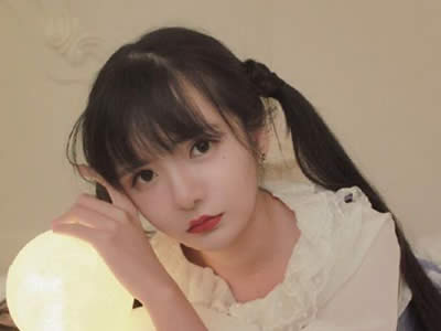 喝酒聊天怎么追女生的话,怎么在酒桌上跟女生聊天?