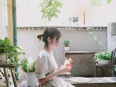 和女生聊天算是追女生吗?和女生聊天怎么追她?